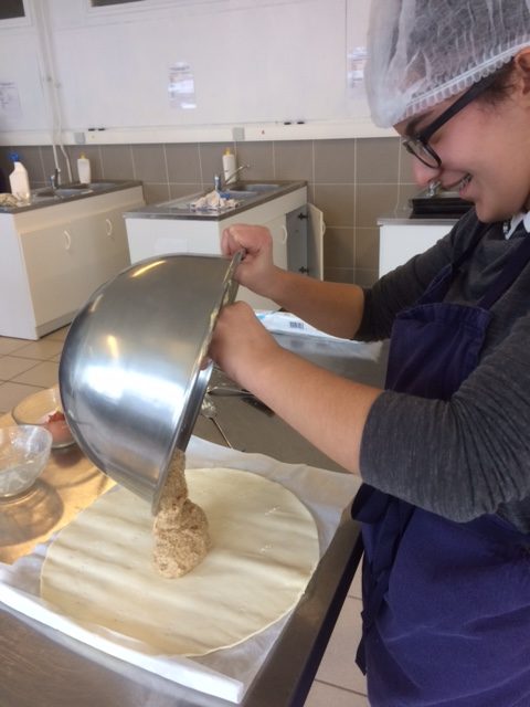 Fabrication des galettes à l’atelier de SEGPA